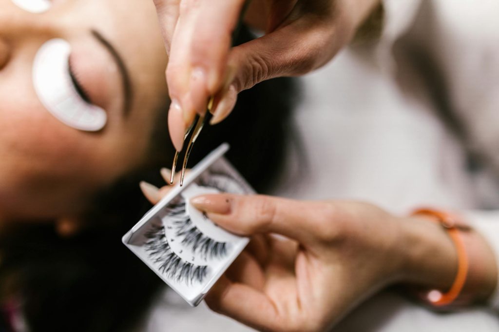Hybrid Eyelash Extensions